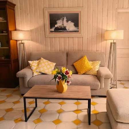 île De Ré , Maison De Typique Rétaise Au Bois-plage * Le Bois-Plage-en-Ré