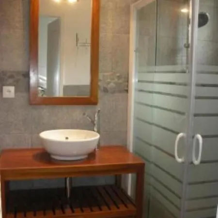 Ile De Re , Maison De Typique Retaise Au Bois-plage Nyaraló